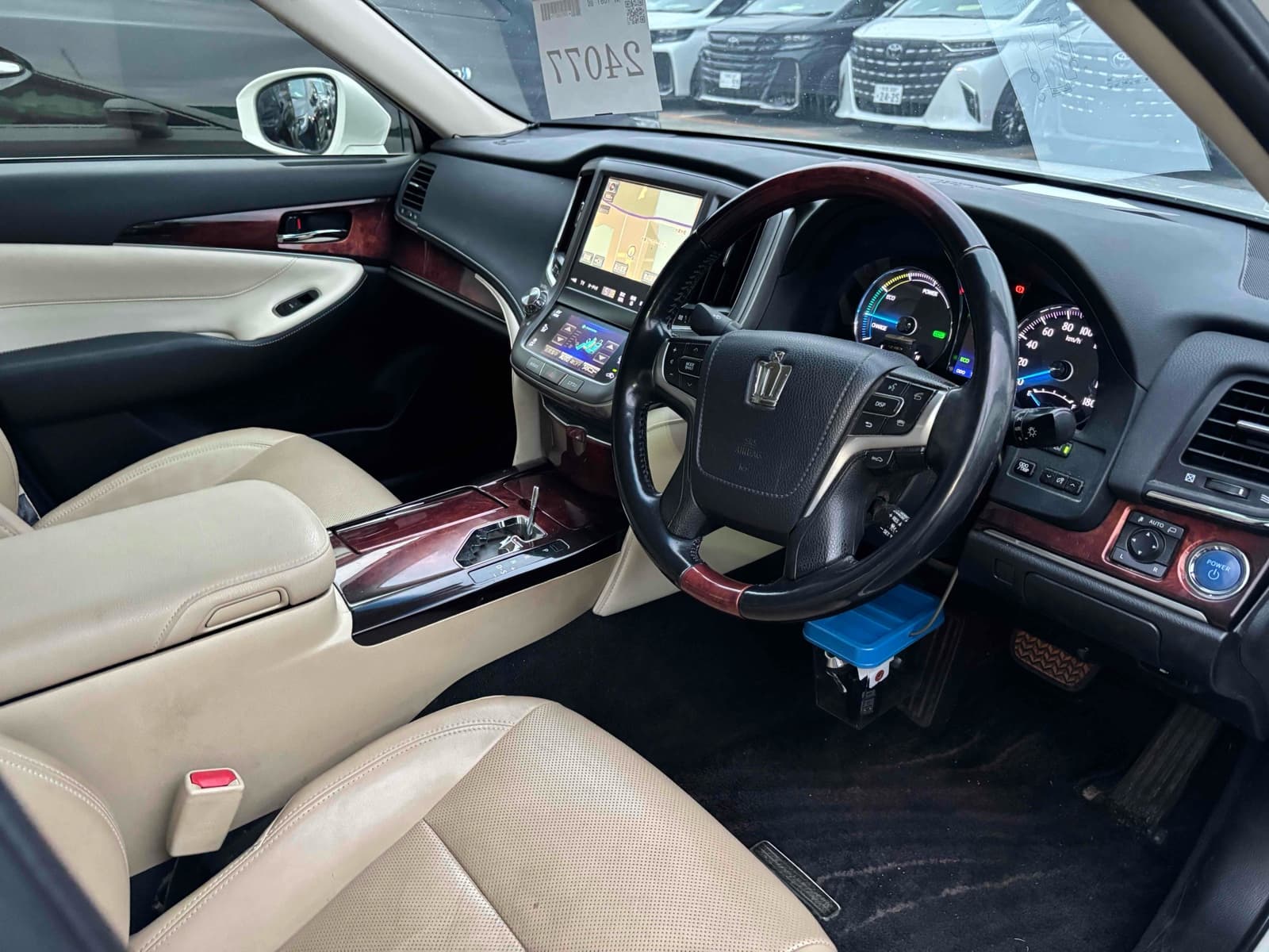 2015 Toyota Crown Majesta F Version — image 1